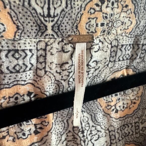 Free People Geometric Top Gray Orange V-Neck Snap Front Bow Long Sleeve Sz L - Picture 3 of 5